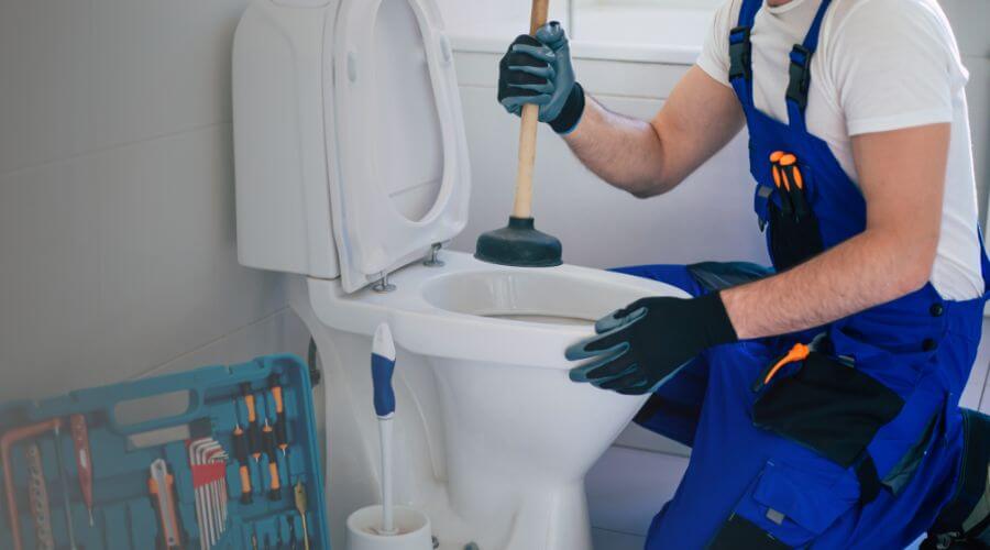 Professional clogged toilet repair in Barranquitas, PR